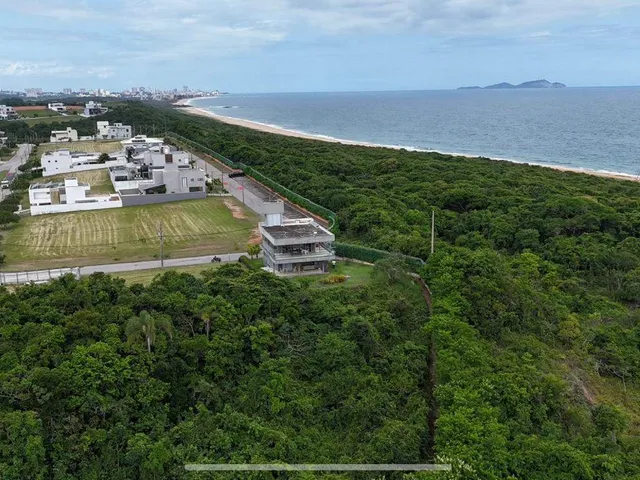 Casa 6 quartos e 4 banheiros, para alugar, no bairro Alphaville em Rio das Ostras