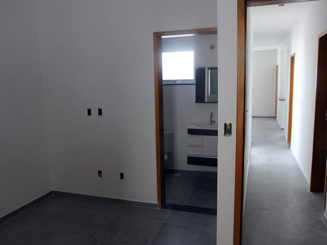 Casa com 176m² 3 quartos e 2 banheiros, à venda, no bairro Loteamento Residencial e Comercial Flamboyant em Pindamonhangaba