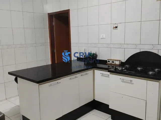 Casa com 180m² 3 quartos e 2 banheiros, à venda, no bairro San Fernando em Londrina