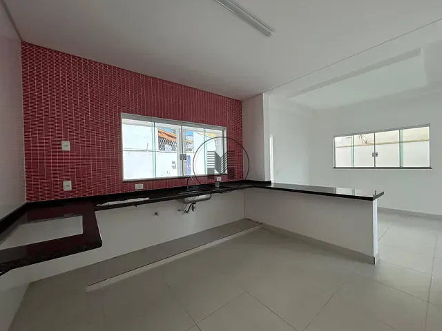 Casa 3 quartos e 4 banheiros, à venda, no bairro Piracangaguá em Taubaté