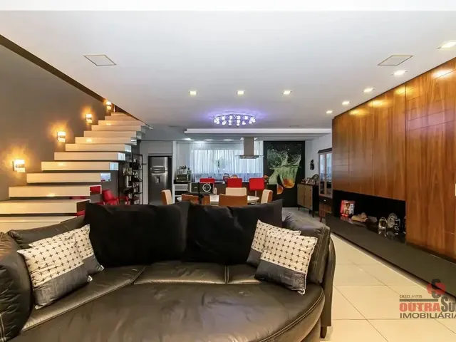 Casa com 267m² 3 quartos e 4 banheiros, à venda, no bairro Xaxim em Curitiba