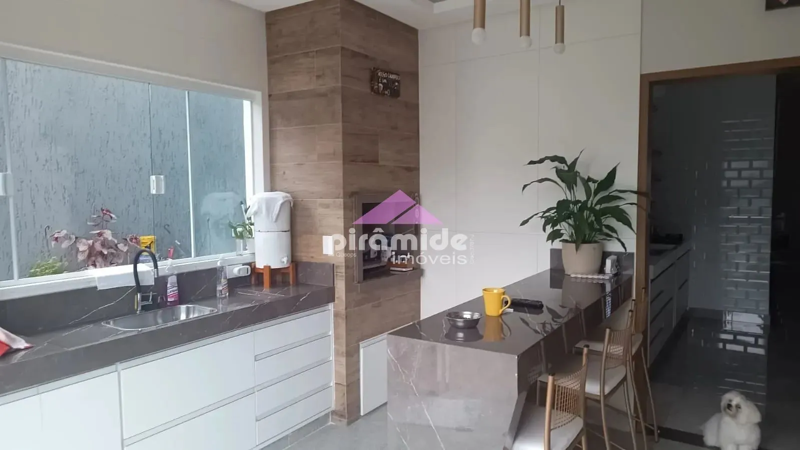 Casa, 3 quartos, 230 m² - Foto 1