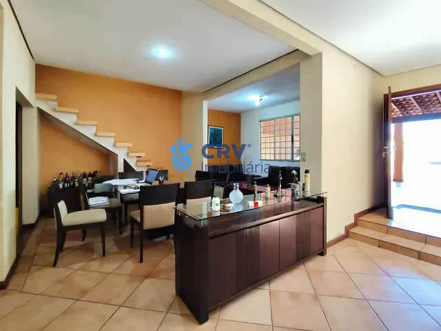 Casa com 450m² 4 quartos e 3 banheiros, à venda, no bairro Ideal em Londrina