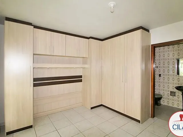 Casa 4 quartos e 2 banheiros, para alugar, no bairro Capão Raso em Curitiba