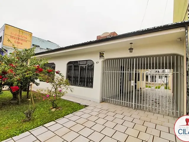Casa 4 quartos e 2 banheiros, para alugar, no bairro Capão Raso em Curitiba