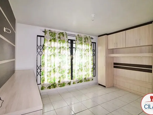 Casa 4 quartos e 2 banheiros, para alugar, no bairro Capão Raso em Curitiba