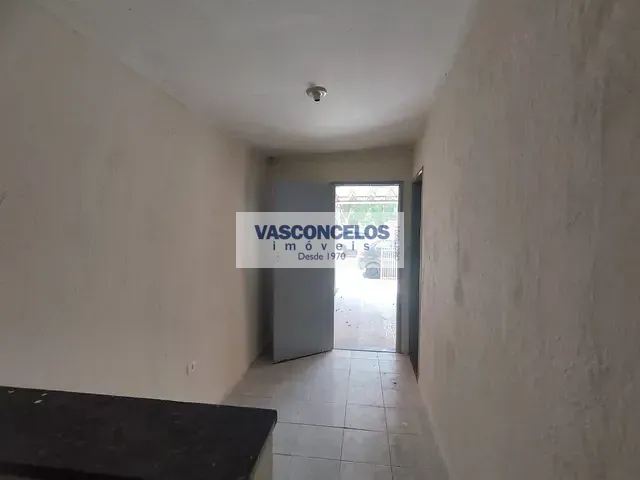 Casa 2 quartos e 1 banheiro, para alugar, no bairro Centro em São José dos Campos