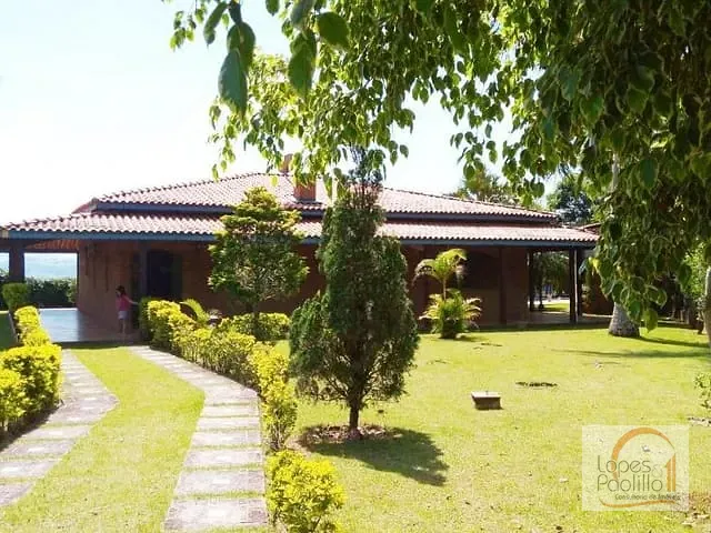 Casa com 1300m² 3 quartos e 3 banheiros, à venda, no bairro Residencial Country Felix em Bom Jesus dos Perdões