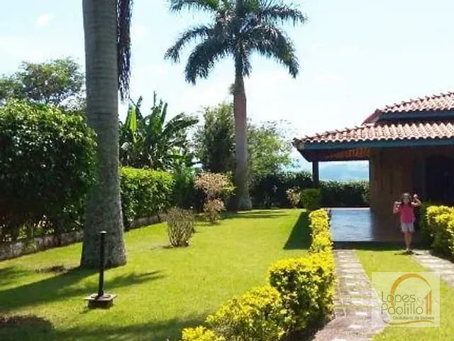 Casa com 1300m² 3 quartos e 3 banheiros, à venda, no bairro Residencial Country Felix em Bom Jesus dos Perdões