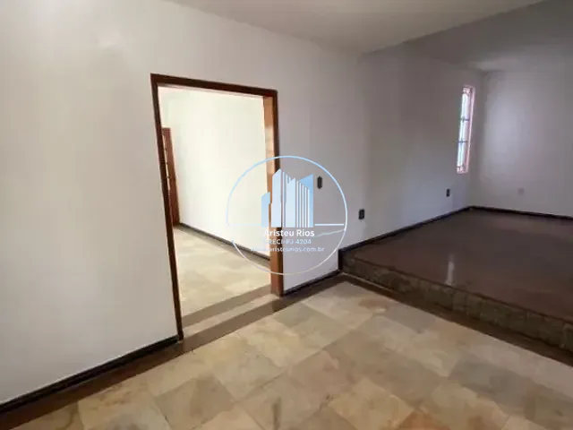 Casa com 205m² 4 quartos e 3 banheiros, à venda, no bairro Centro em Pouso Alegre