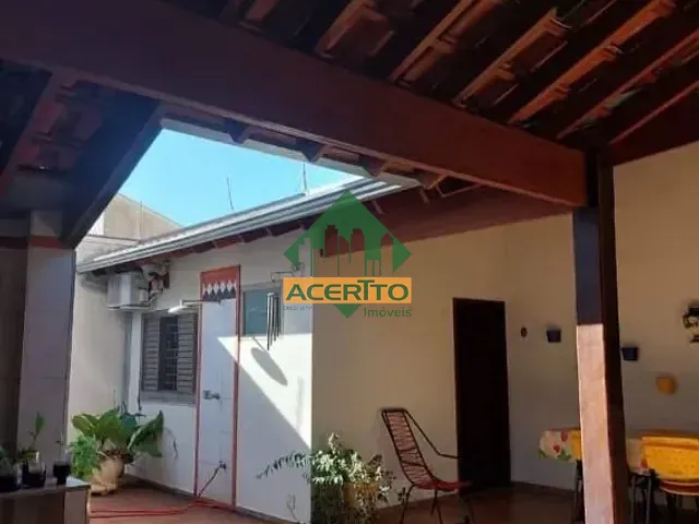 Casa com 250m² 3 quartos e 3 banheiros, à venda, no bairro Icaray em Araçatuba