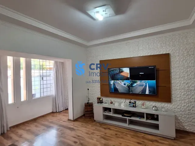 Casa com 265m² 4 quartos e 2 banheiros, à venda, no bairro Vila Larsen 1 em Londrina