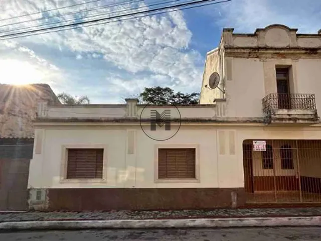 Casa com 300m² 5 quartos e 3 banheiros, à venda, no bairro centro  em Queluz