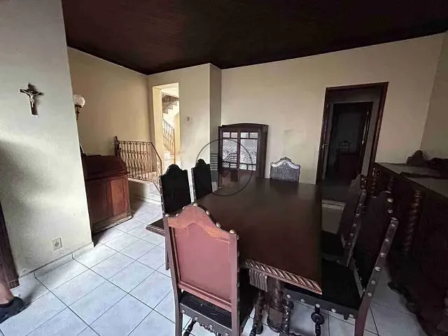Casa com 300m² 5 quartos e 3 banheiros, à venda, no bairro centro  em Queluz