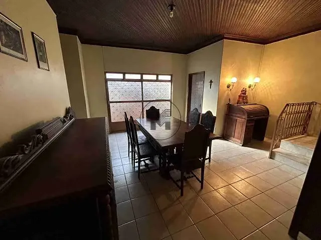 Casa com 300m² 5 quartos e 3 banheiros, à venda, no bairro centro  em Queluz