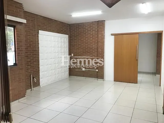 Casa com 300m², para alugar, no bairro Santa Cecília em Paulínia
