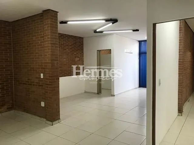 Casa com 300m², para alugar, no bairro Santa Cecília em Paulínia