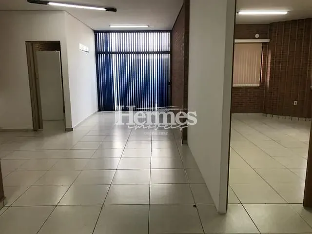 Casa com 300m², para alugar, no bairro Santa Cecília em Paulínia