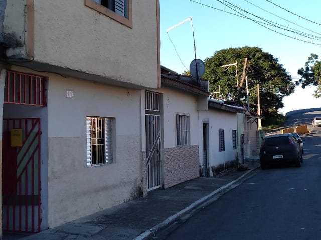 Casa com 150m², à venda, no bairro Santa Terezinha em Aparecida