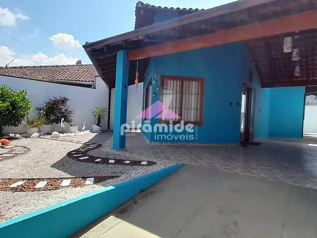 Casa com 250m² 3 quartos e 2 banheiros, à venda, no bairro Martim de Sá em Caraguatatuba