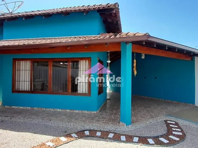 Casa com 250m² 3 quartos e 2 banheiros, à venda, no bairro Martim de Sá em Caraguatatuba