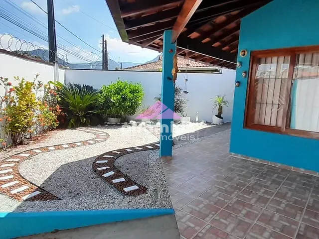 Casa com 250m² 3 quartos e 2 banheiros, à venda, no bairro Martim de Sá em Caraguatatuba