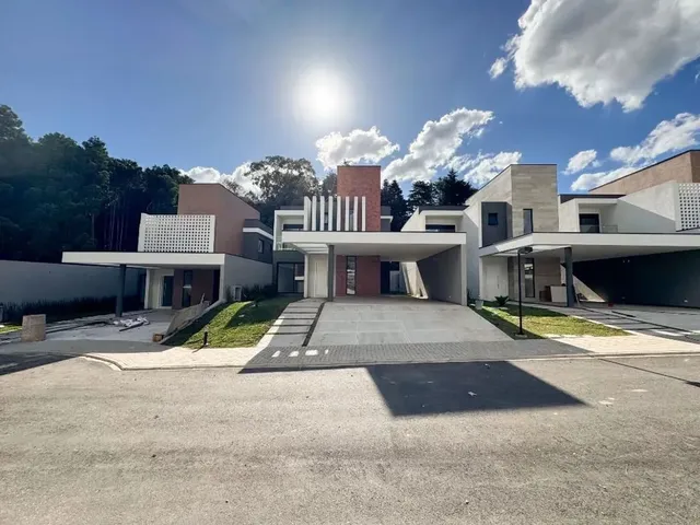 Casa com 320m² 3 quartos e 3 banheiros, à venda, no bairro Santo Inácio em Curitiba