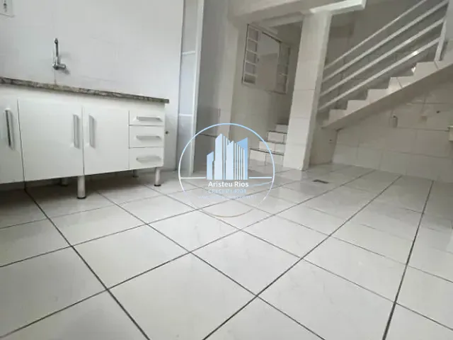 Casa com 100m² 3 quartos e 1 banheiro, para alugar, no bairro Jardim América em Pouso Alegre