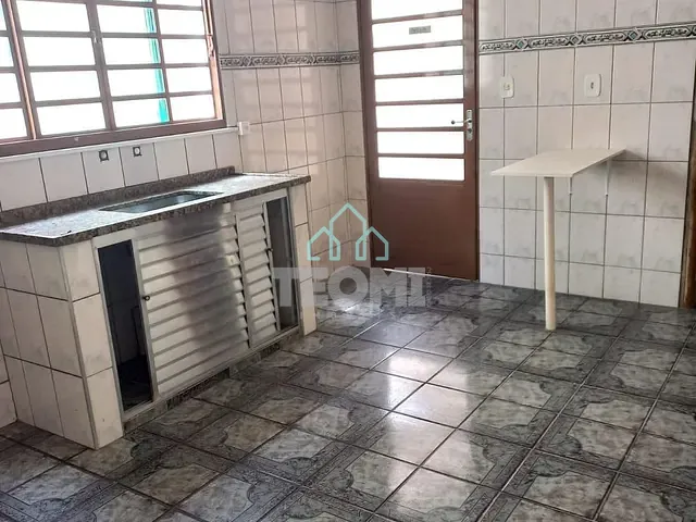 Casa 4 quartos e 1 banheiro, à venda, no bairro Jardim Gurilândia em Taubaté