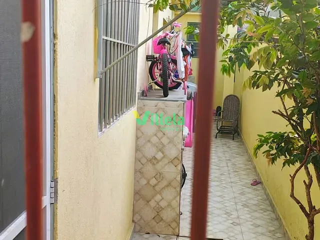 Casa à venda, no bairro Jardim Adriane em Itaquaquecetuba