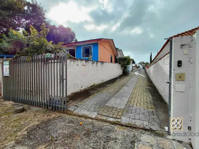 Casa 2 quartos e 1 banheiro, para alugar, no bairro Santa Felicidade em Curitiba