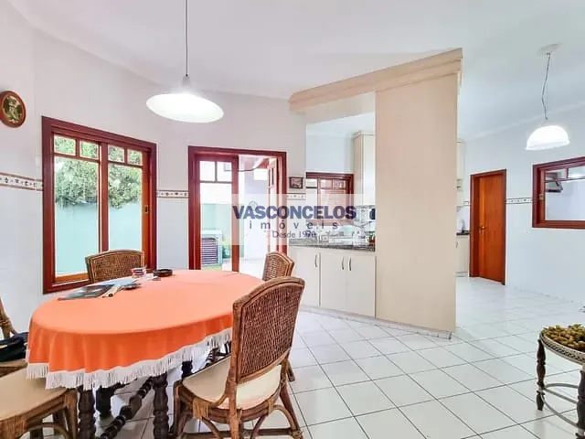 Casa com 424m² 4 quartos e 4 banheiros, à venda, no bairro Urbanova I em São José dos Campos