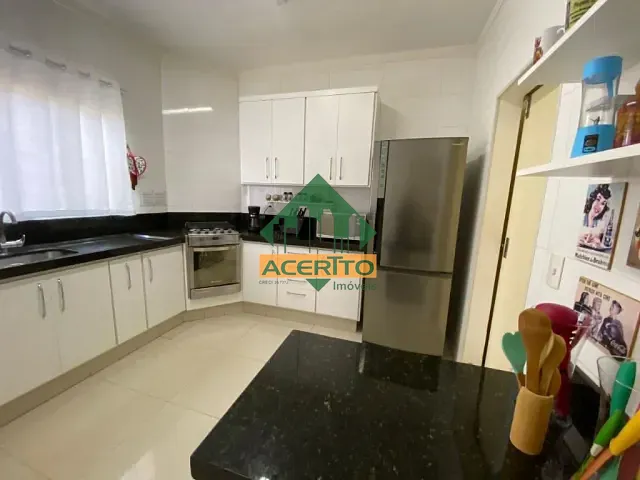 Casa com 330m², à venda, no bairro Jardim Sumaré em Araçatuba