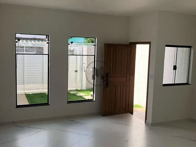 Casa 3 quartos e 2 banheiros, à venda, no bairro Parque São Luís em Taubaté