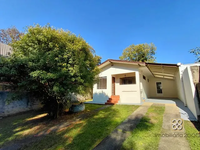 Casa 2 quartos e 1 banheiro, para alugar, no bairro Vista Alegre em Curitiba
