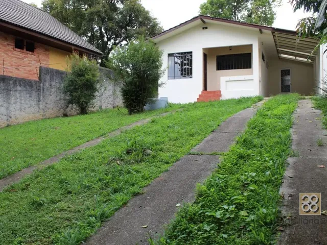 Casa 2 quartos e 1 banheiro, para alugar, no bairro Vista Alegre em Curitiba