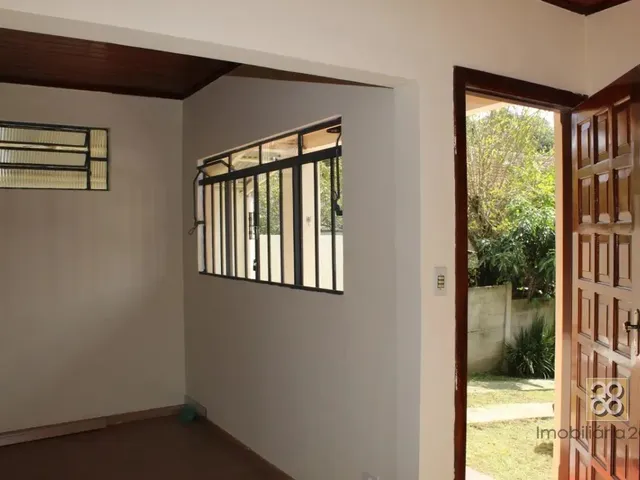 Casa 2 quartos e 1 banheiro, para alugar, no bairro Vista Alegre em Curitiba