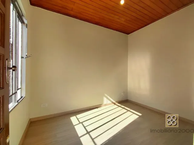 Casa 2 quartos e 1 banheiro, para alugar, no bairro Vista Alegre em Curitiba