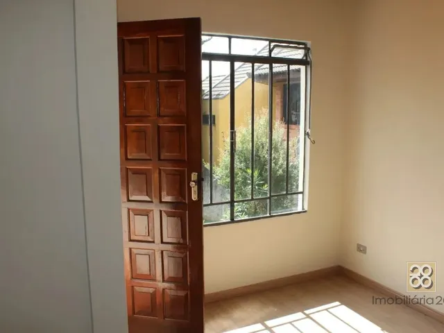 Casa 2 quartos e 1 banheiro, para alugar, no bairro Vista Alegre em Curitiba