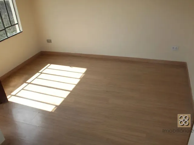 Casa 2 quartos e 1 banheiro, para alugar, no bairro Vista Alegre em Curitiba