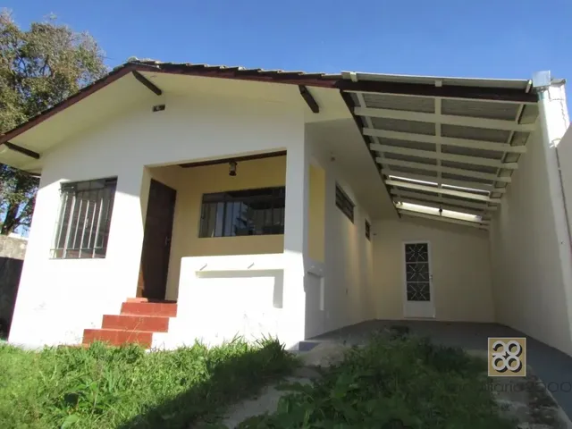 Casa 2 quartos e 1 banheiro, para alugar, no bairro Vista Alegre em Curitiba