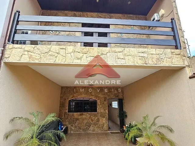Casa com 181m² 3 quartos e 4 banheiros, à venda, no bairro Vila Industrial em São José dos Campos