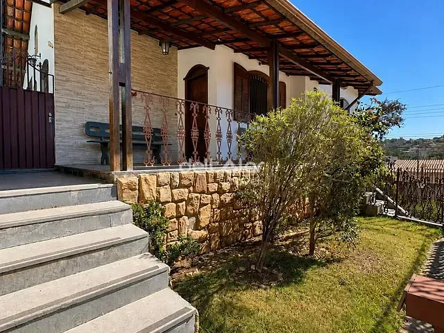 Casa com 243m² 3 quartos e 3 banheiros, para alugar, no bairro Etelvina Carneiro em Belo Horizonte