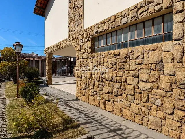 Casa com 243m² 3 quartos e 3 banheiros, para alugar, no bairro Etelvina Carneiro em Belo Horizonte