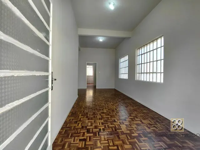 Casa 2 quartos e 1 banheiro, para alugar, no bairro Alto Da Xv em Curitiba