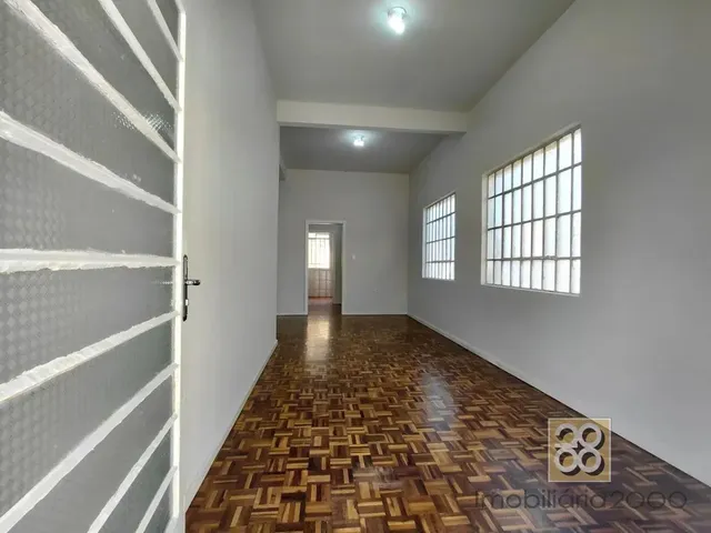 Casa 2 quartos e 1 banheiro, para alugar, no bairro Alto Da Xv em Curitiba