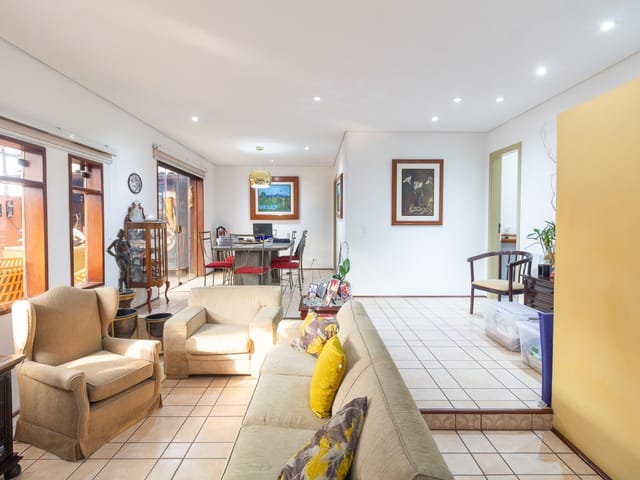 Foto do Sobrado - Excelente Casa na Vila Ipojuca com 3 suítes ( 2 no imóvel principal e 1 no anexo) e 3 Vagas de Garagem | Miani Imóveis