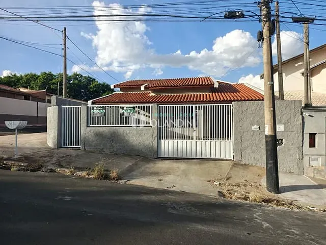 Casa com 262m² 3 quartos e 1 banheiro, à venda ou para alugar, no bairro Vila Morro do Castanho em Cosmópolis