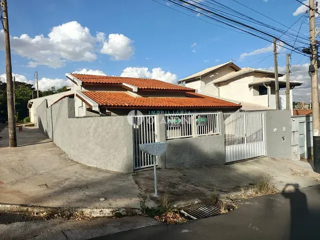 Casa com 262m² 3 quartos e 1 banheiro, à venda ou para alugar, no bairro Vila Morro do Castanho em Cosmópolis