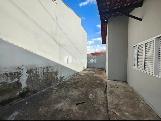 Casa com 262m² 3 quartos e 1 banheiro, à venda ou para alugar, no bairro Vila Morro do Castanho em Cosmópolis
